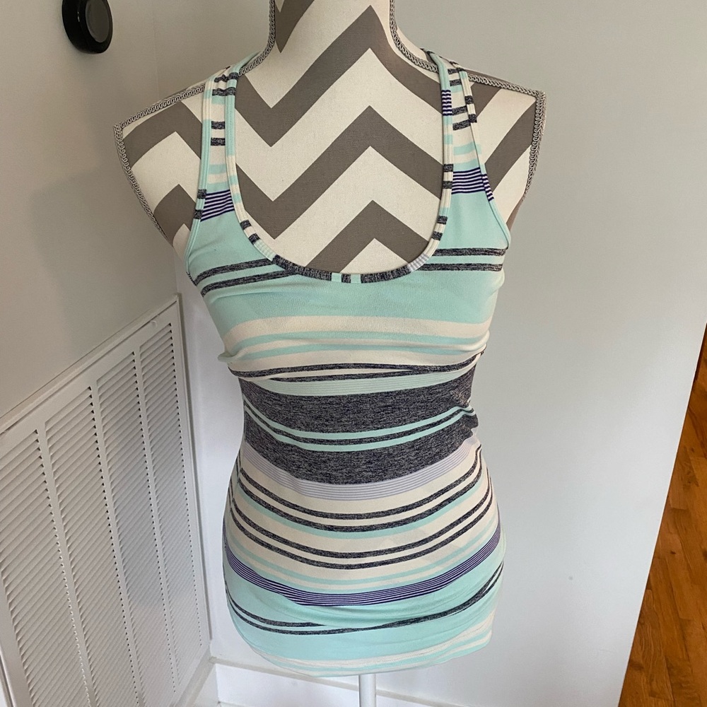 Lululemon - Picture 3 of 4